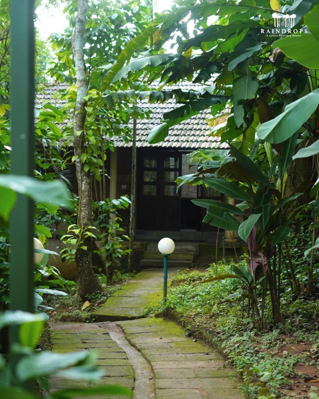 Raindrops Resorts Sultan Bathery Eksteriør billede