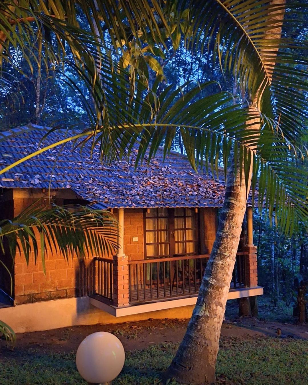 Raindrops Resorts Sultan Bathery Eksteriør billede