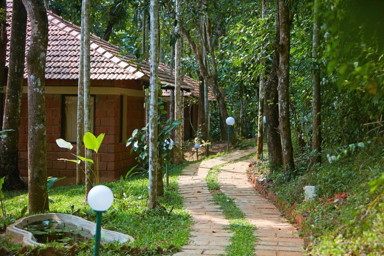 Raindrops Resorts Sultan Bathery Eksteriør billede