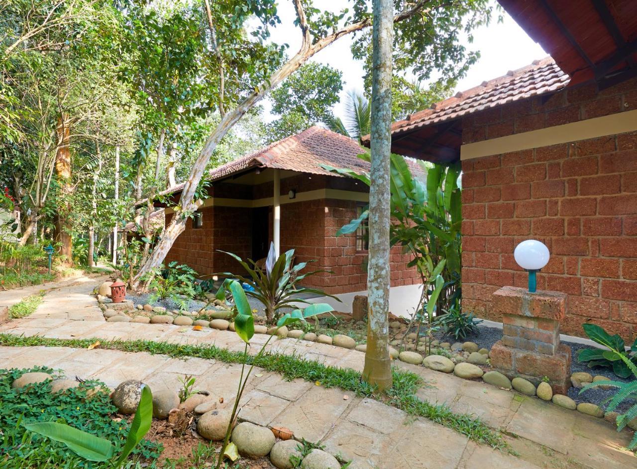 Raindrops Resorts Sultan Bathery Eksteriør billede